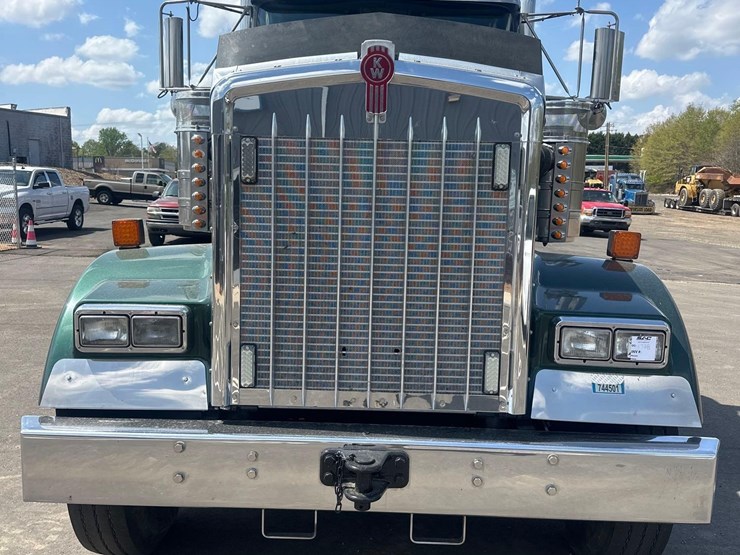 2016-kenworth-w900l-image-8