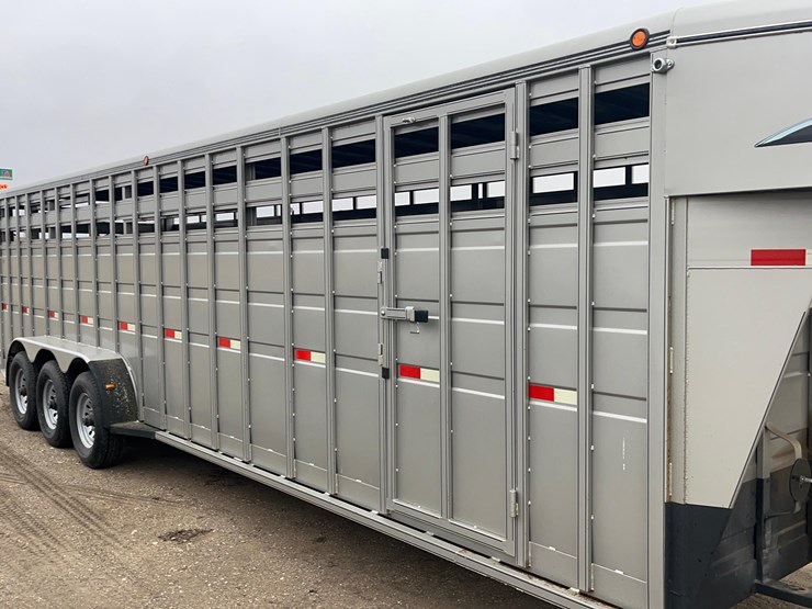 2013-titan-trailer-image-4