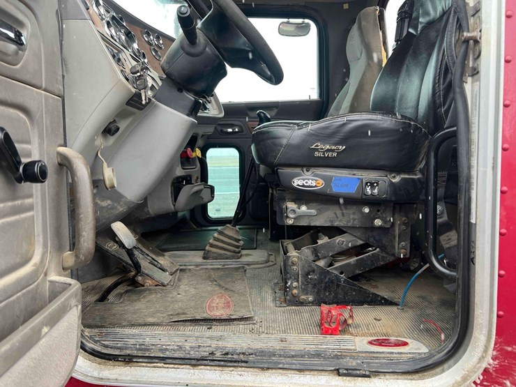 2005-caterpillar-c15-image-17