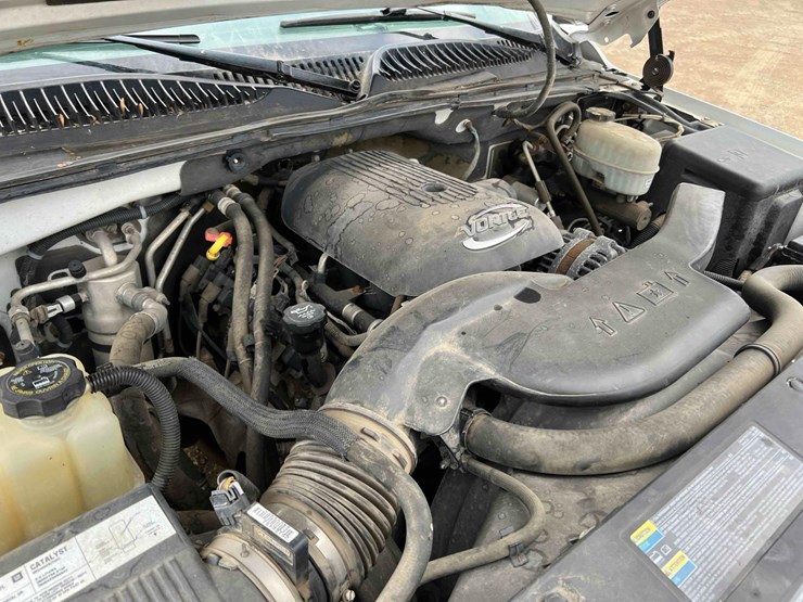 2005-chevrolet-suburban-image-24