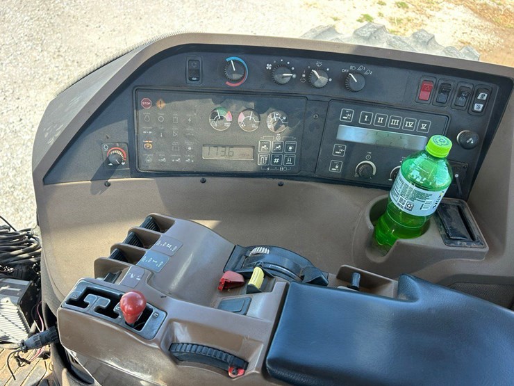 1996-john-deere-8200-image-27