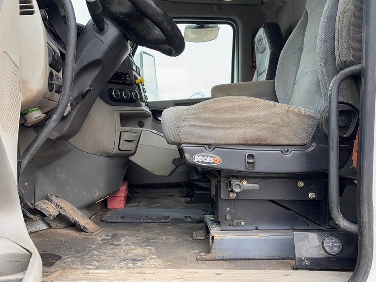 2018-peterbilt-567-hydrovac-truck-image-29