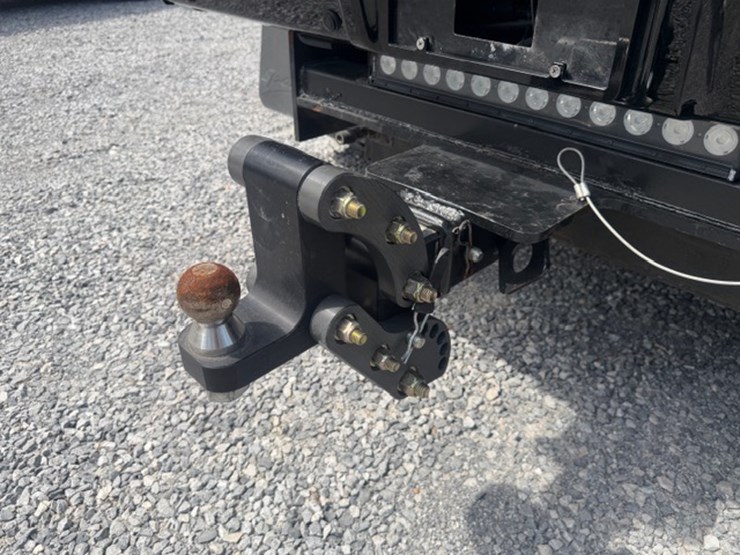 2008-freightliner-m2-106-image-13