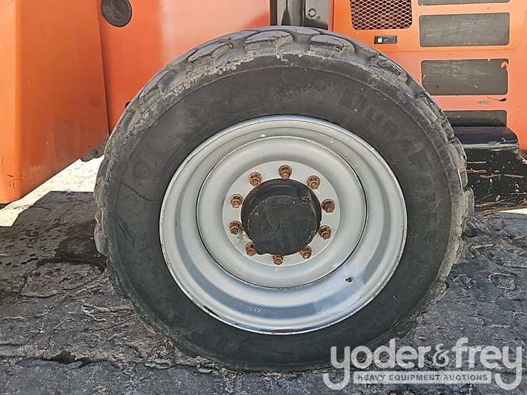 2016-jlg-6042-image-17