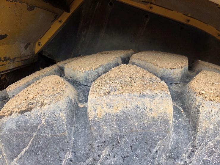 caterpillar-740-image-71