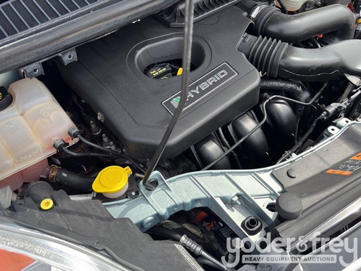 2013-ford-cmax-image-40