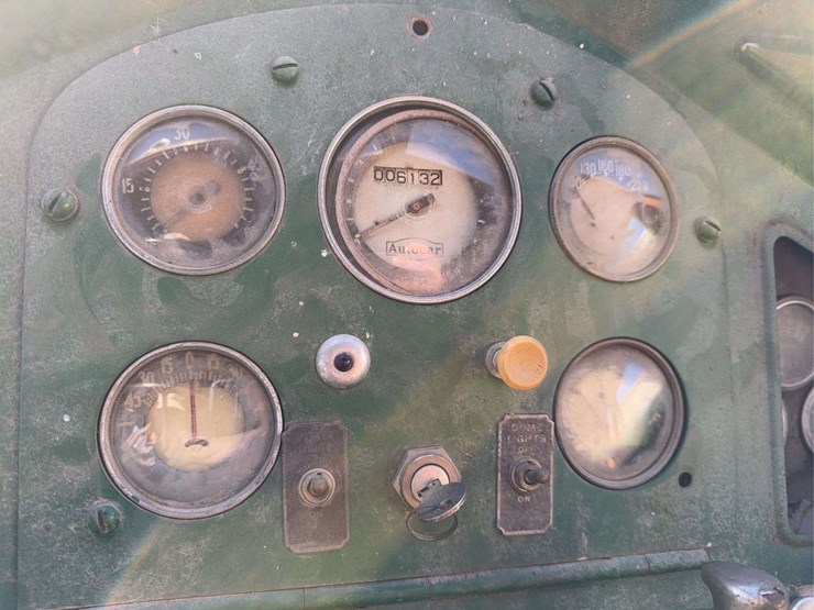 autocar-u70-truck-tractor-image-38