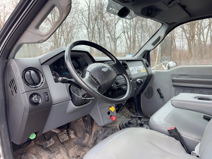 2013-ford-f750-xl-image-26