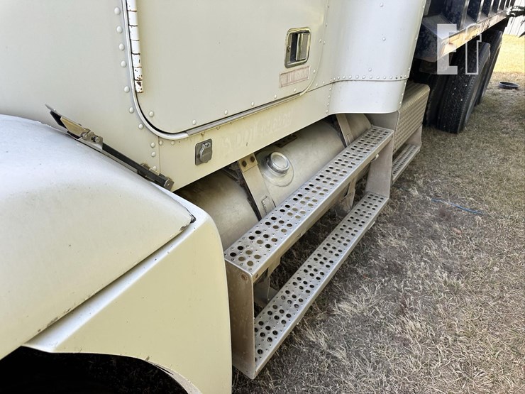 1991-freightliner-fld120-image-28