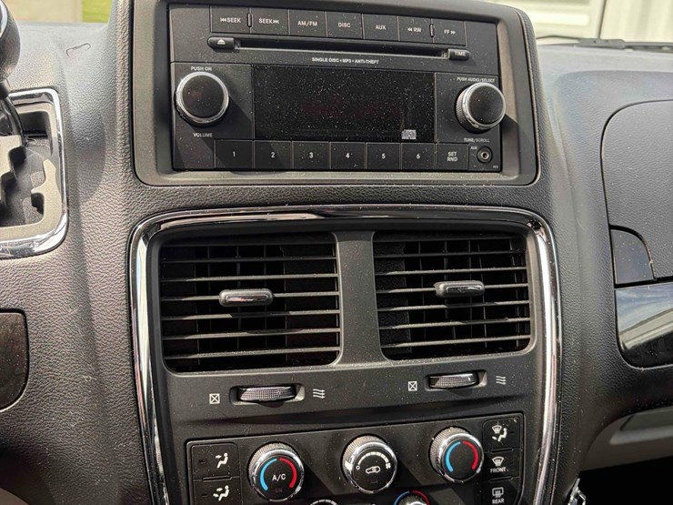 2015-dodge-grand-caravan-image-12