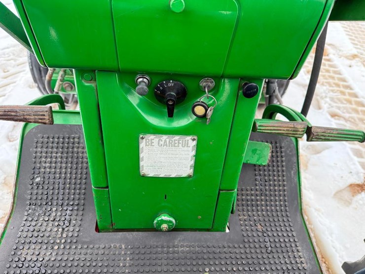 john-deere-3010-image-40