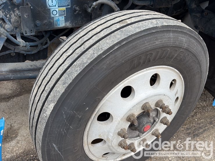 2018-peterbilt-579-image-47