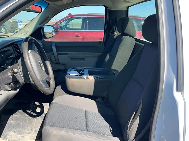 2010-chevrolet-2500-image-13