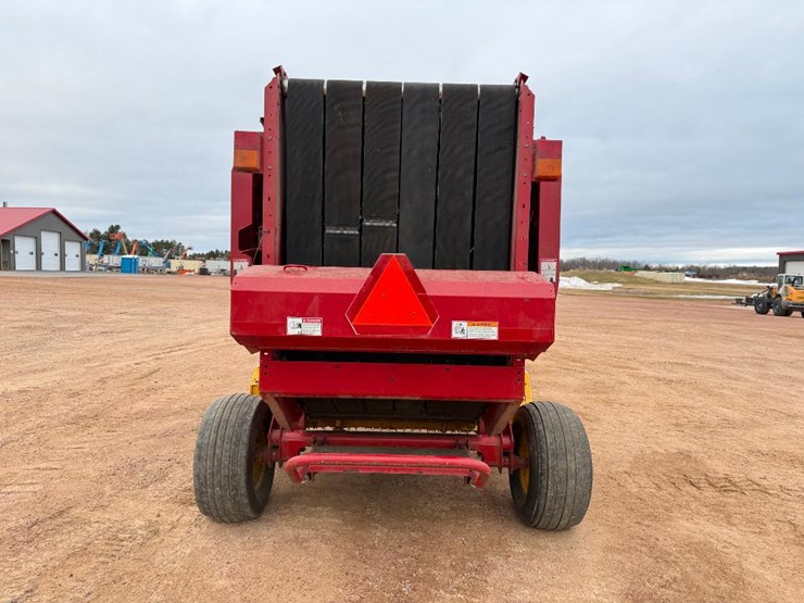 new-holland-br7060-image-5