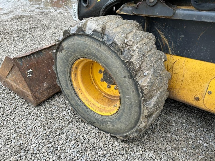 2016-new-holland-l230-image-15