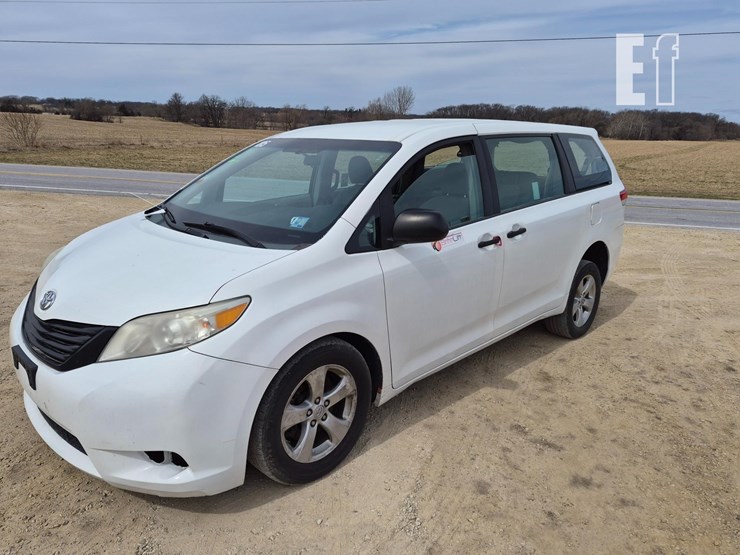 toyota-sienna-image-1