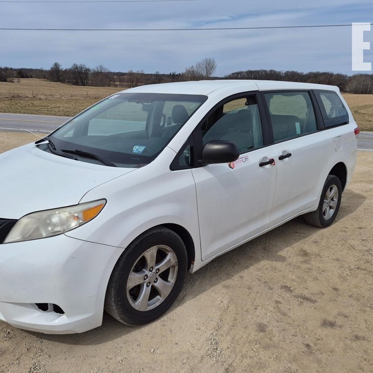 TOYOTA SIENNA