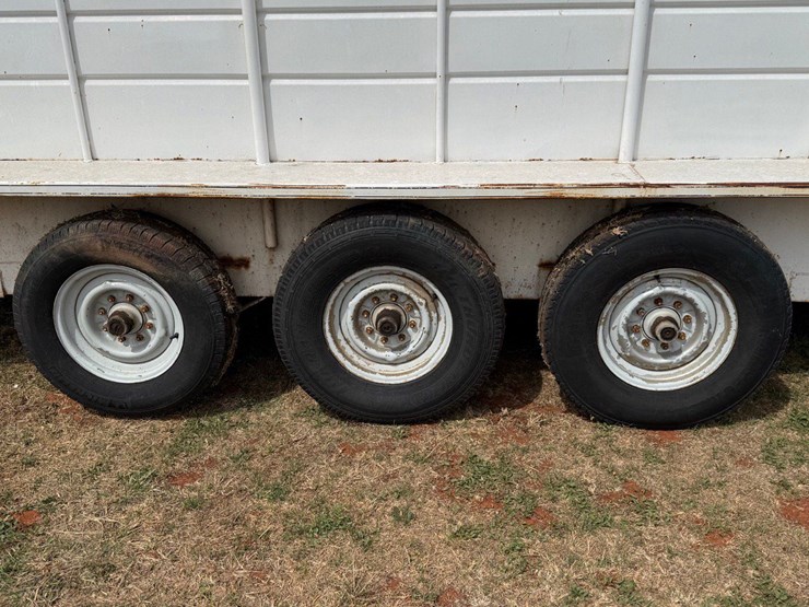 1993-cm-livestock-trailer-image-11