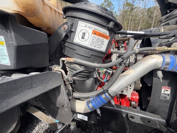 2008-freightliner-m2-106-image-97