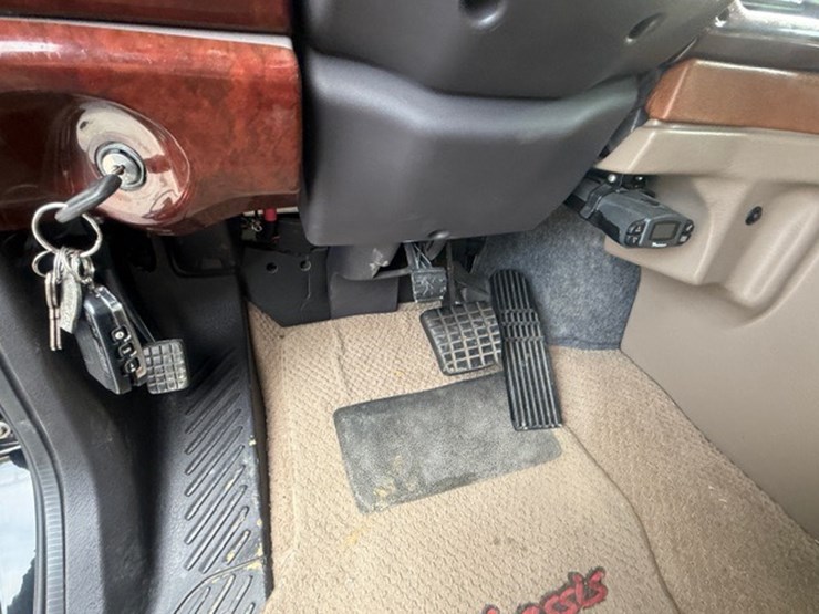 2008-freightliner-m2-106-image-85