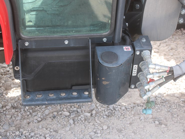 2018-massey-ferguson-1755m-image-46