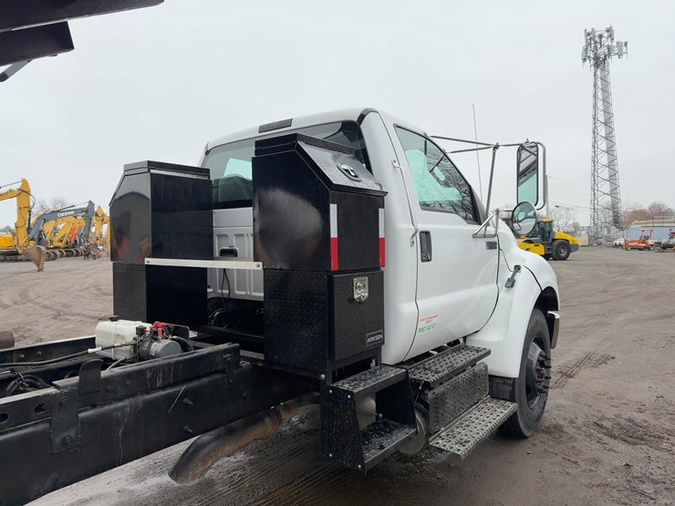 2013-ford-f750-xl-image-18