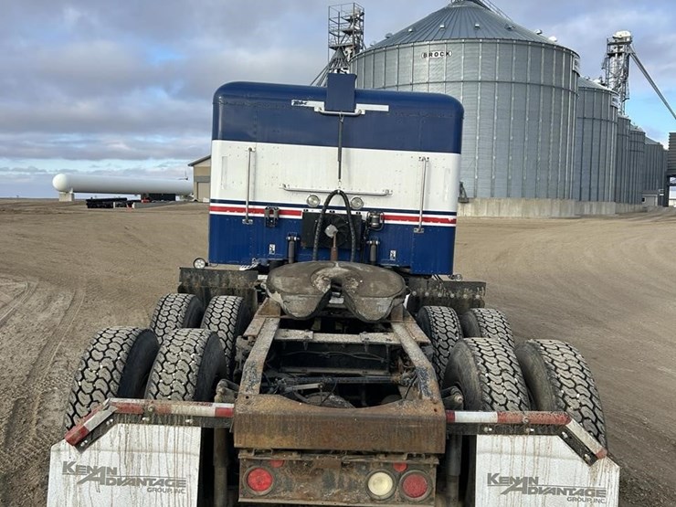 2014-peterbilt-384-image-6