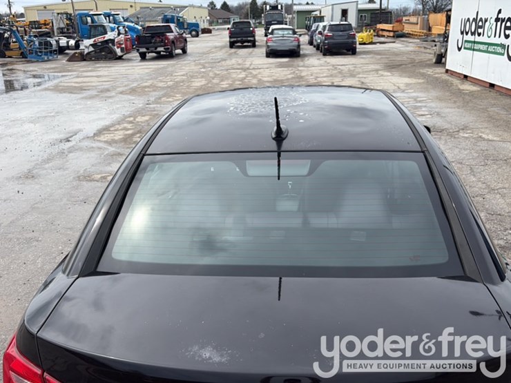 2013-chrysler-200-image-23