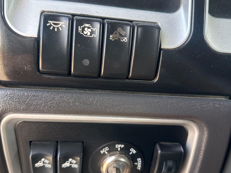 2016-kenworth-w900l-image-41