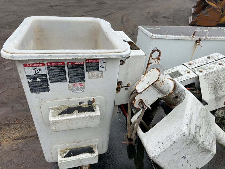 2002-freightliner-fl70-image-26