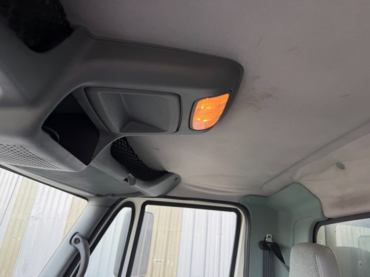 2004-international-durastar-4300-image-59