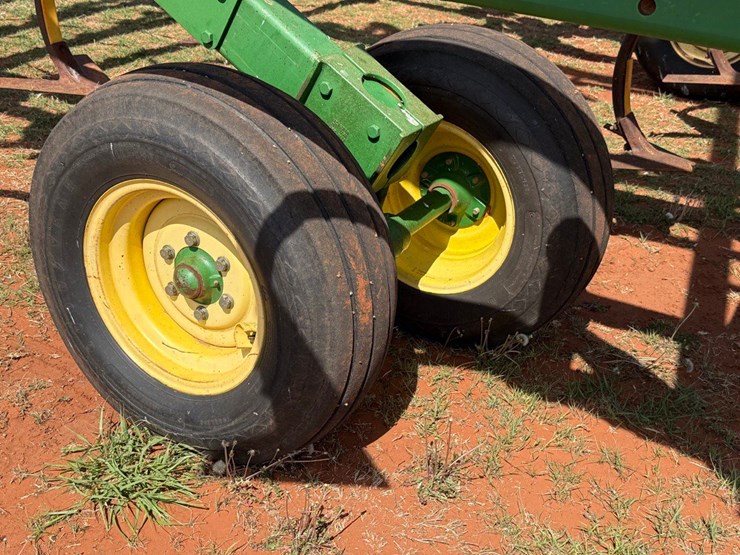 john-deere-2410-image-8