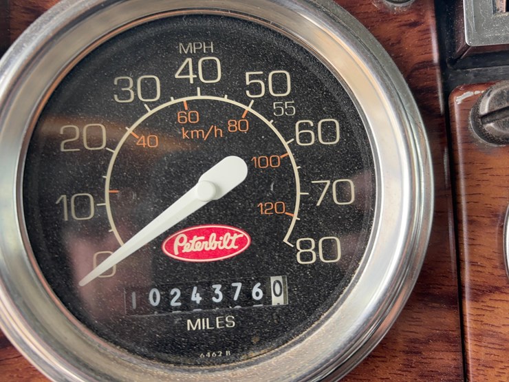 1997-peterbilt-379-sleeper-image-12