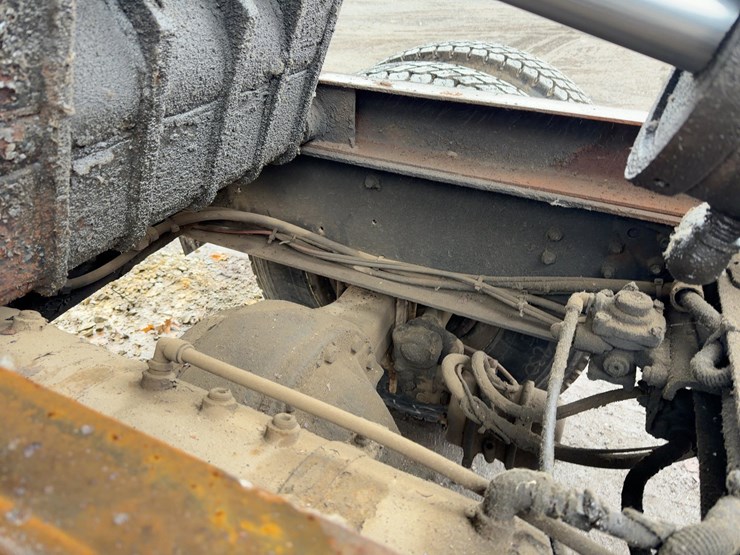 2003-freightliner-fl70-image-19