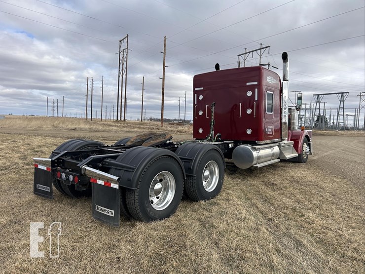 2025-kenworth-w900-image-6