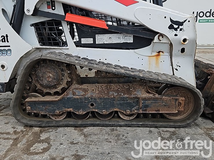 2020-bobcat-t590-image-8