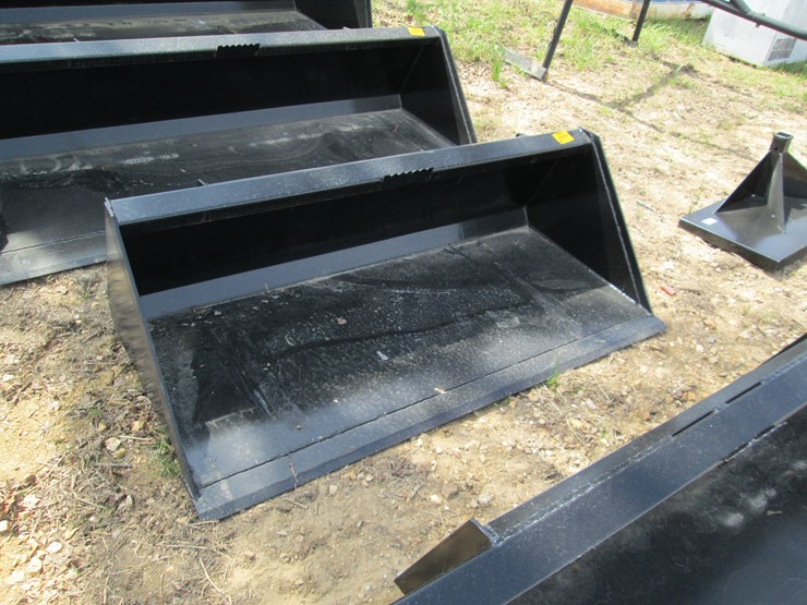 #44087-•-66"-skid-steer-bucket-image-2