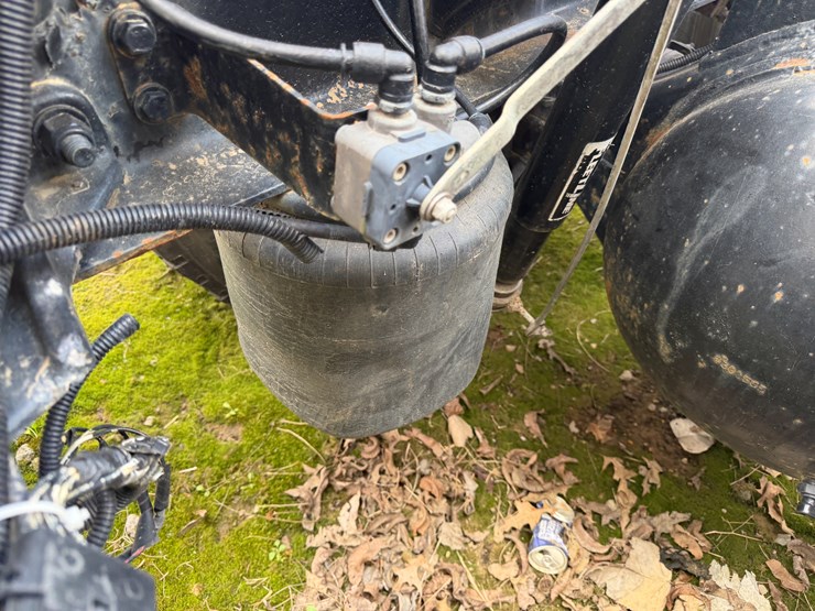 2012-kenworth-900b-image-15