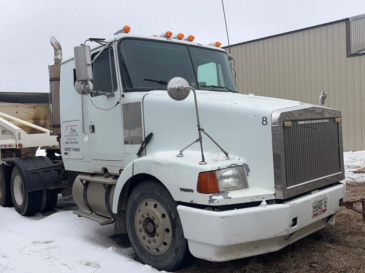 1996-volvo-wia-day-cab-image-2