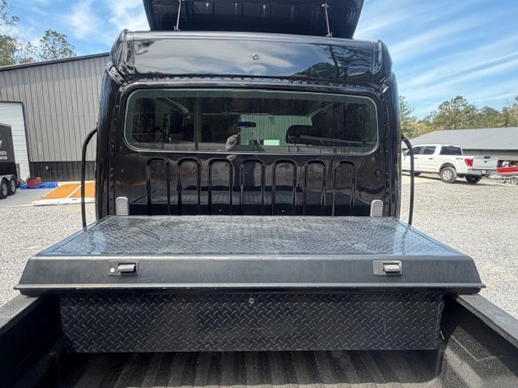 2008-freightliner-m2-106-image-16