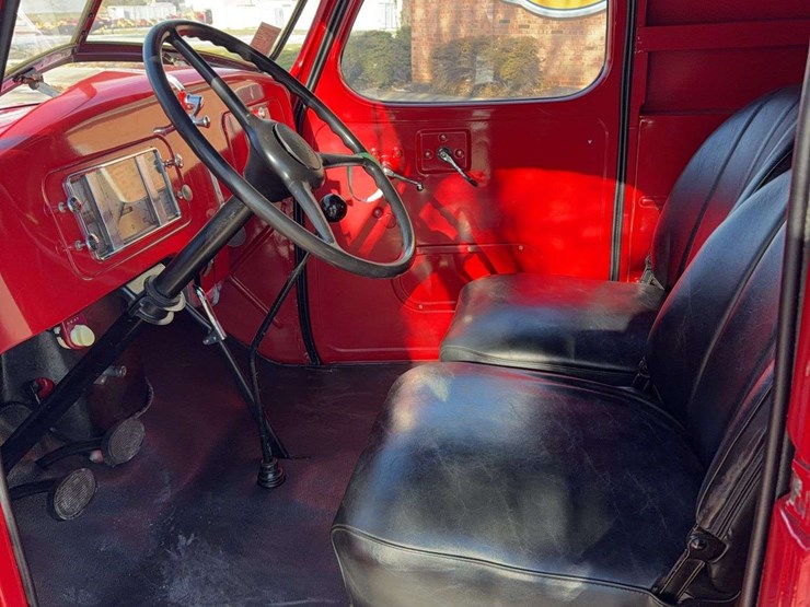 1937-international-d2-panel-truck-image-13