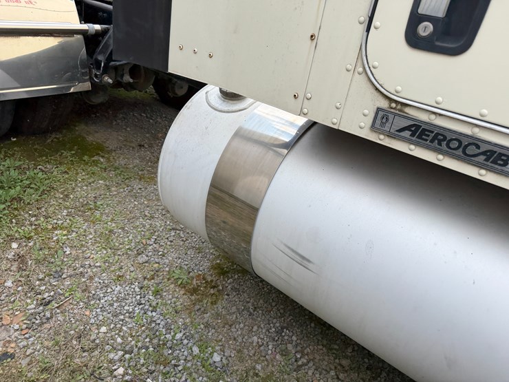 2012-kenworth-900b-image-49