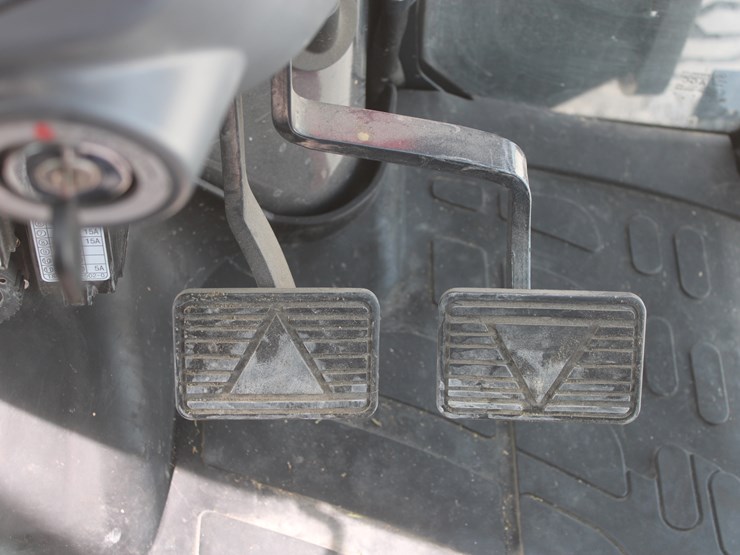 2018-massey-ferguson-1755m-image-32