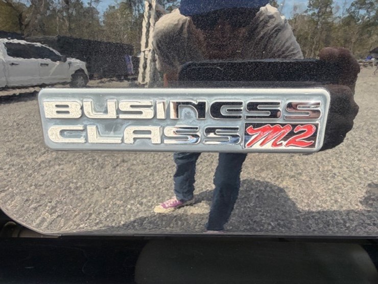 2008-freightliner-m2-106-image-31