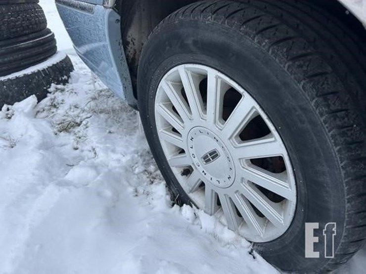 2005-lincoln-towncar-image-26