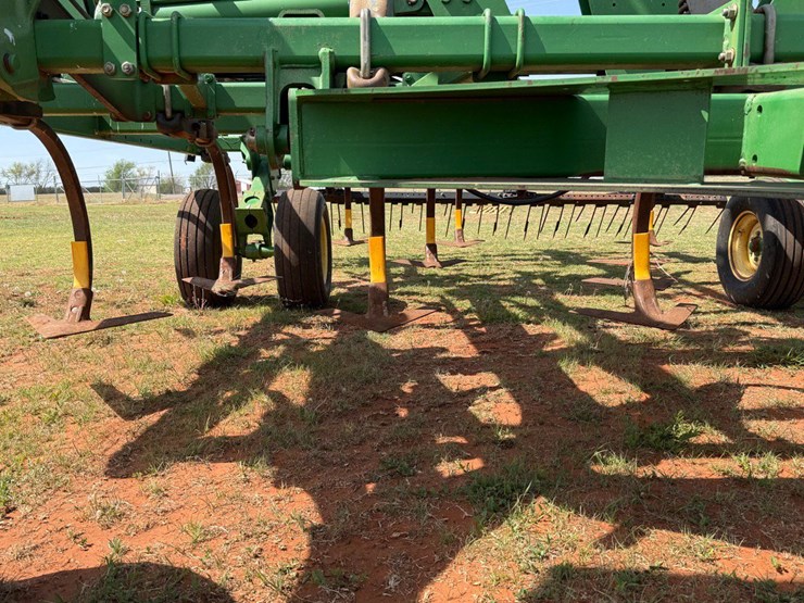 john-deere-2410-image-12