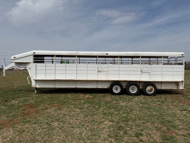 1993-cm-livestock-trailer-image-2