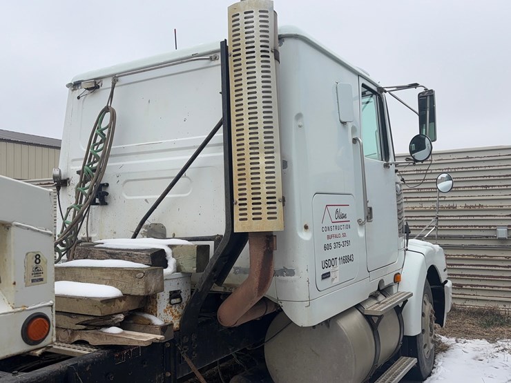 1996-volvo-wia-day-cab-image-3