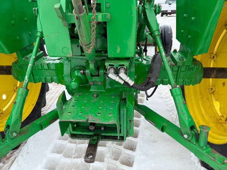 john-deere-3010-image-25