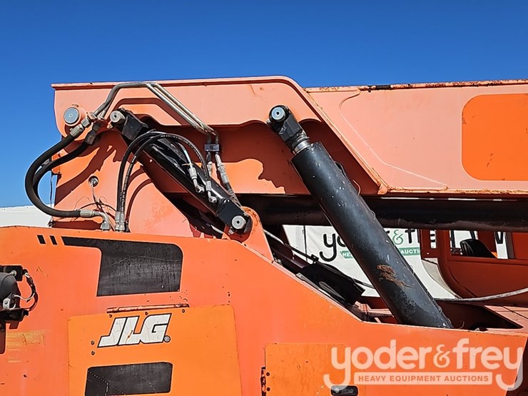 2016-jlg-6042-image-9